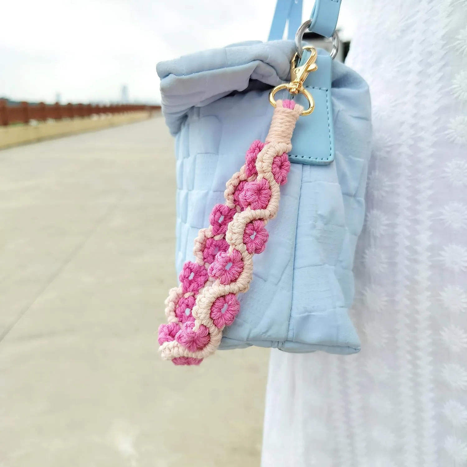 Boho Wristlet Keychain Key Lanyard for Women Wrist Keychain Wristlet Bracelet Macrame Flower Keychain for Car Key