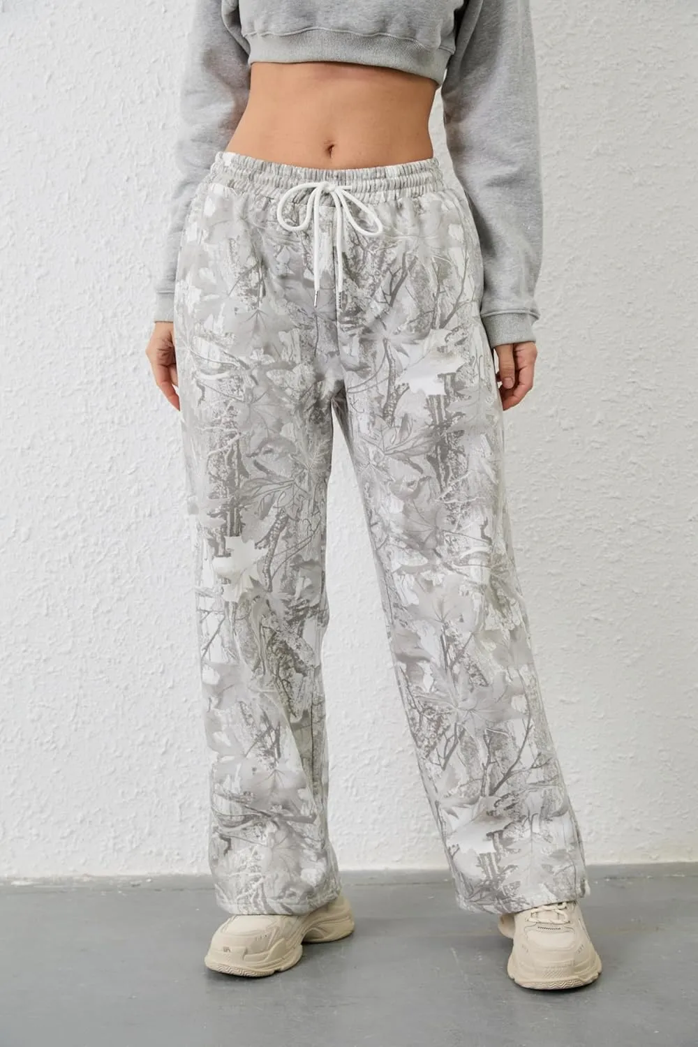 Camo Pants Women Baggy Fleece Y2K Camouflage Cargo Pants High Waisted Wide Leg Drawstring Jogger Sweatpants