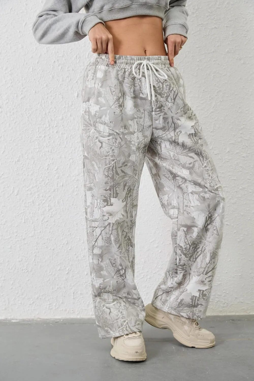 Camo Pants Women Baggy Fleece Y2K Camouflage Cargo Pants High Waisted Wide Leg Drawstring Jogger Sweatpants