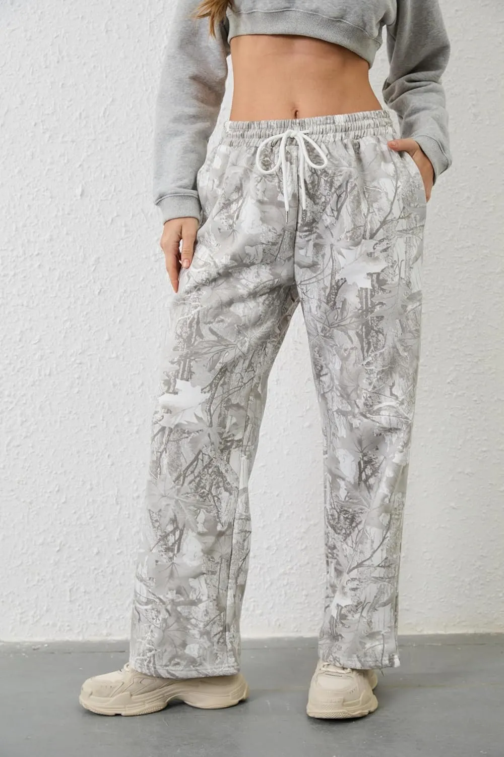 Camo Pants Women Baggy Fleece Y2K Camouflage Cargo Pants High Waisted Wide Leg Drawstring Jogger Sweatpants