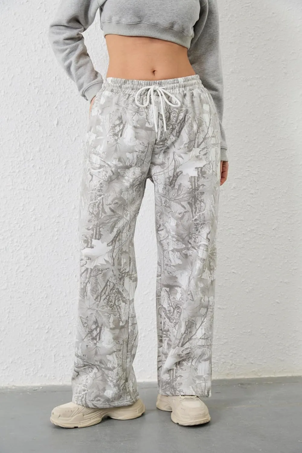 Camo Pants Women Baggy Fleece Y2K Camouflage Cargo Pants High Waisted Wide Leg Drawstring Jogger Sweatpants