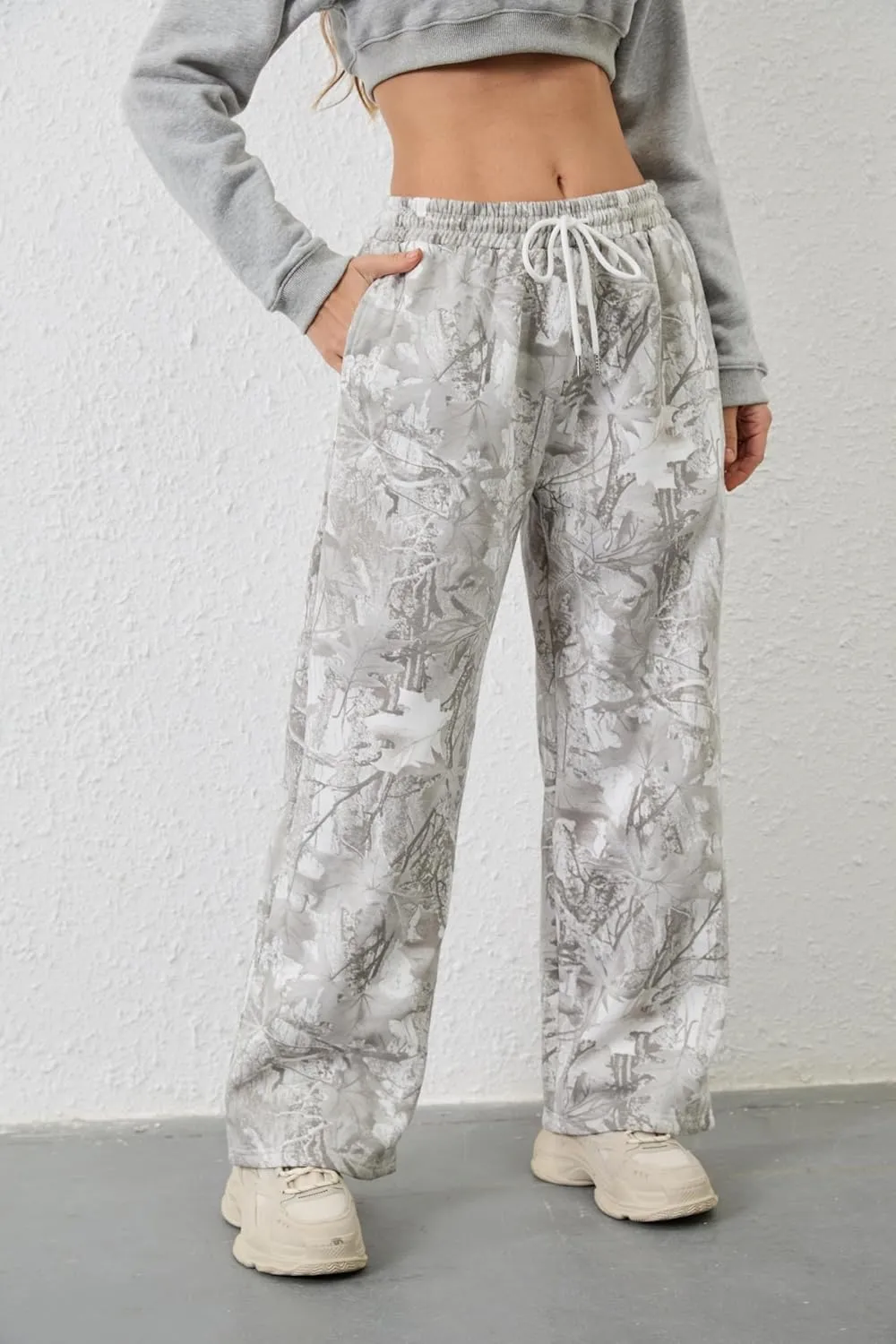 Camo Pants Women Baggy Fleece Y2K Camouflage Cargo Pants High Waisted Wide Leg Drawstring Jogger Sweatpants