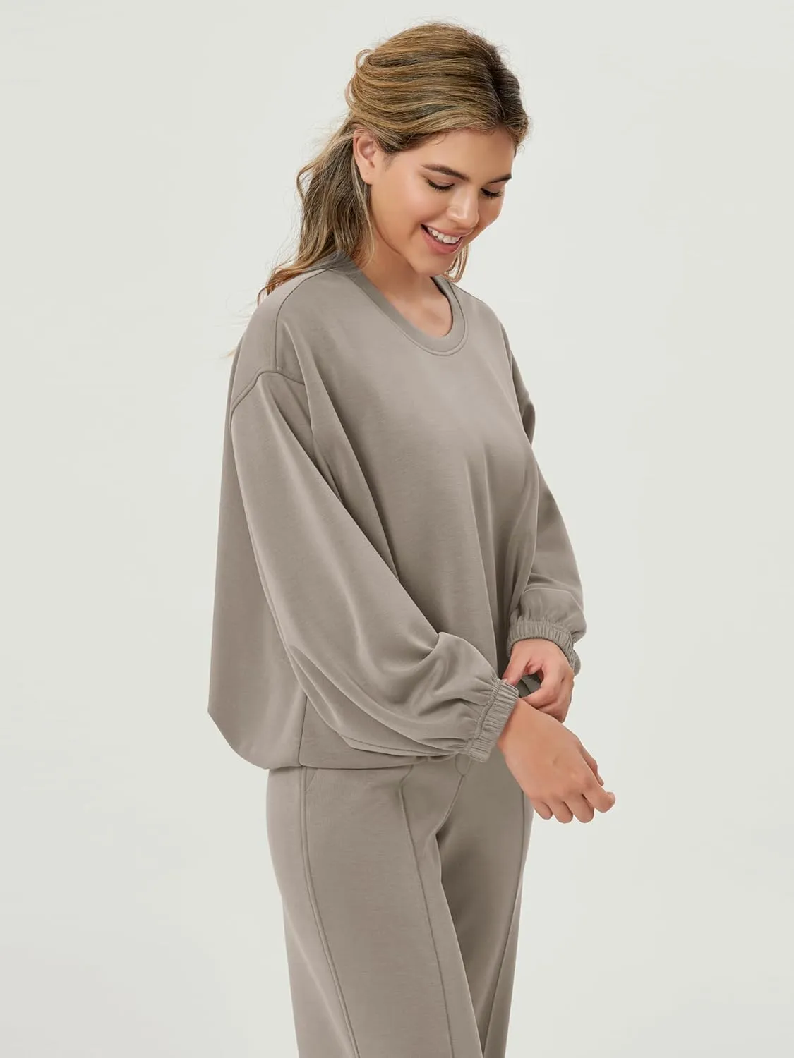 ODODOS Women's Modal Soft Bubble Hem Sweatshirts Long Sleeve Oversized Top Crew Neck Casual Pullover