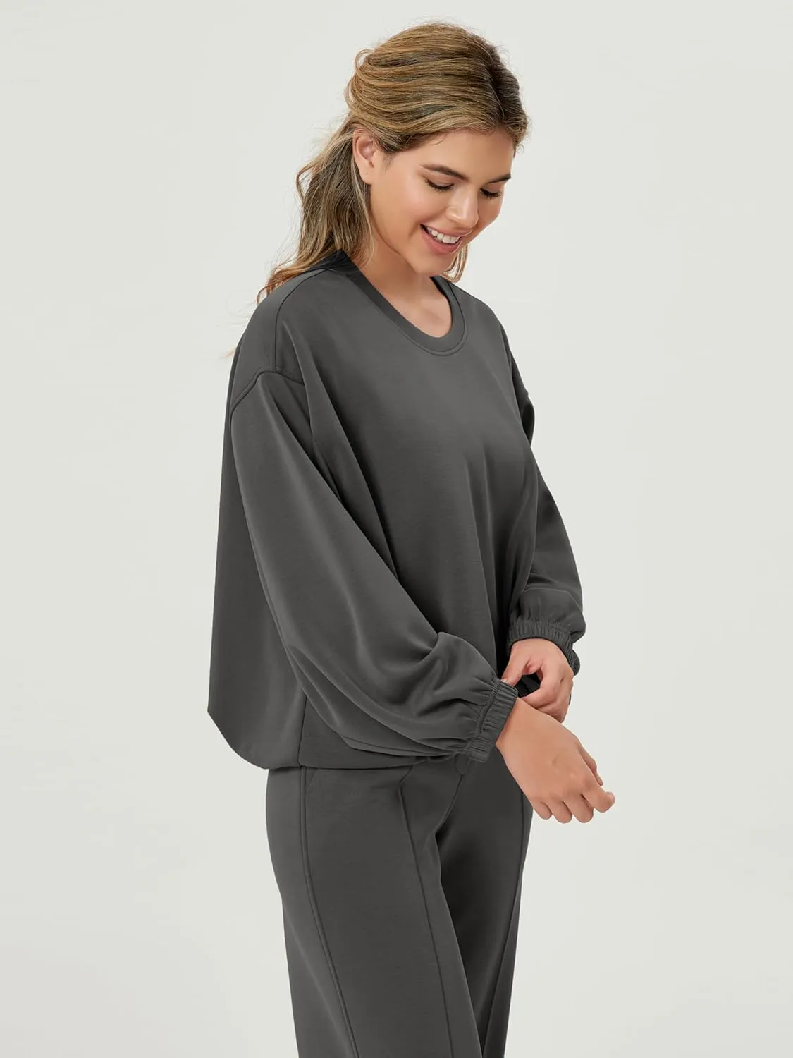 ODODOS Women's Modal Soft Bubble Hem Sweatshirts Long Sleeve Oversized Top Crew Neck Casual Pullover