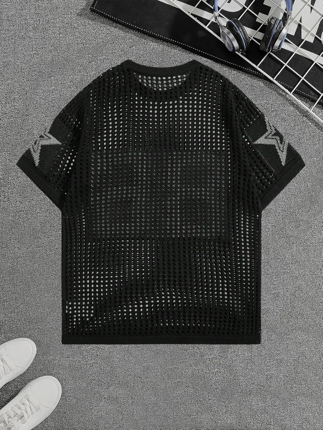 Verdusa Men's Jersey Shirt Crochet Tops Short Sleeve Letter Print Vintage Lightweight Pullover Sweater