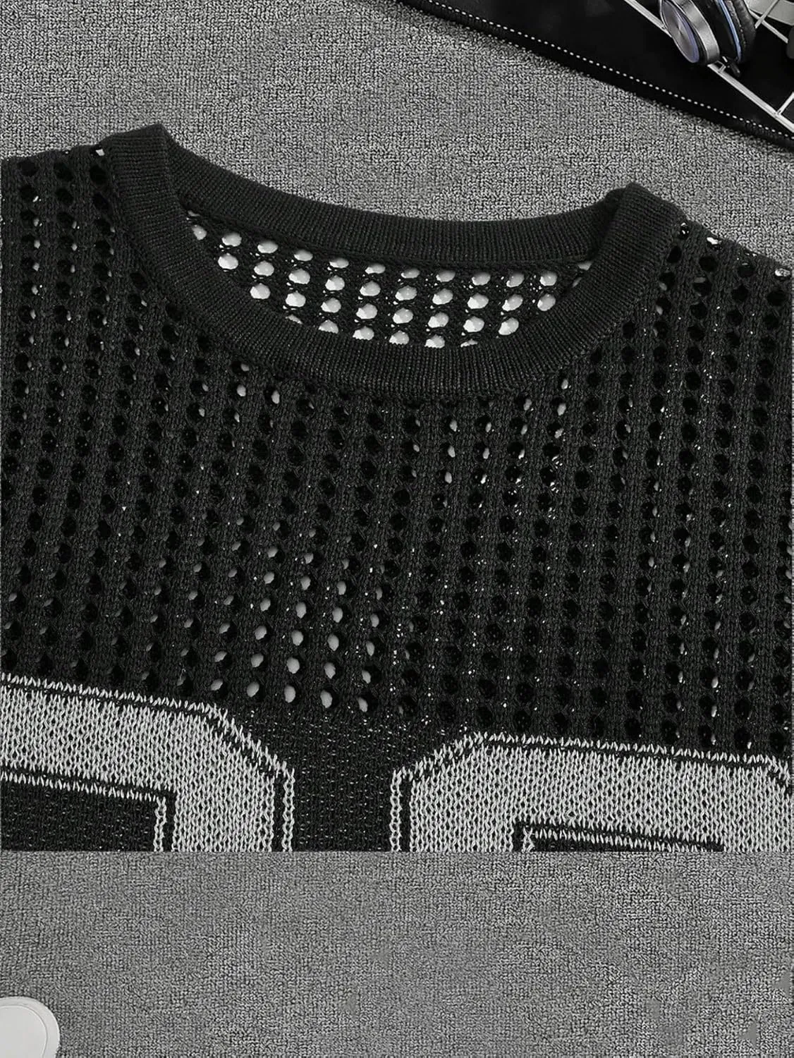 Verdusa Men's Jersey Shirt Crochet Tops Short Sleeve Letter Print Vintage Lightweight Pullover Sweater